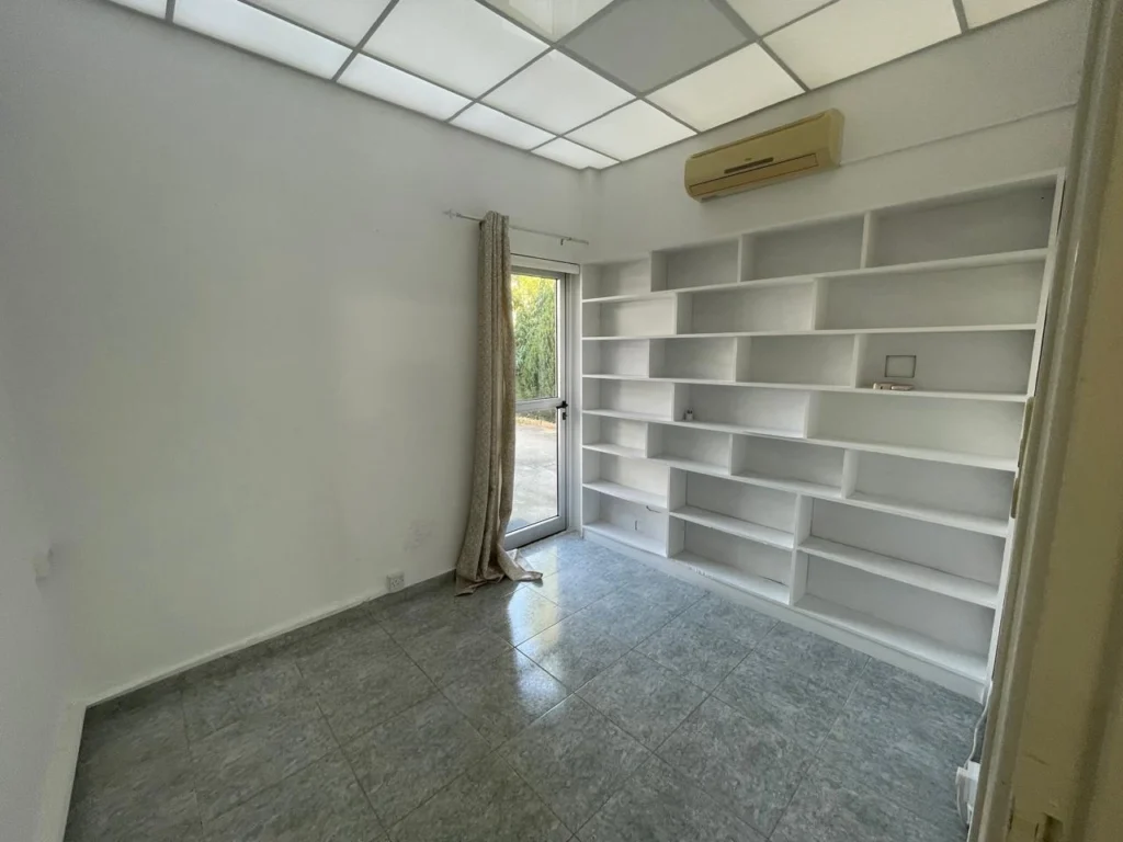 142m² Office for Rent in Paphos District