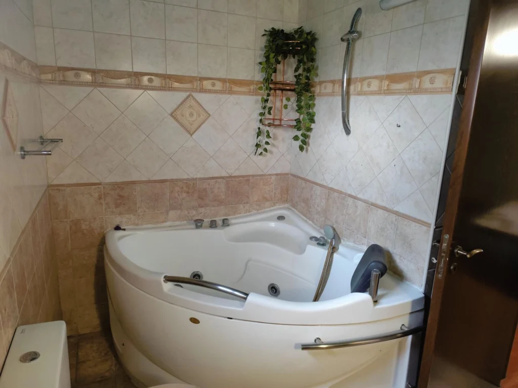 2 Bedroom House for Rent in Agios Tychonas, Limassol District