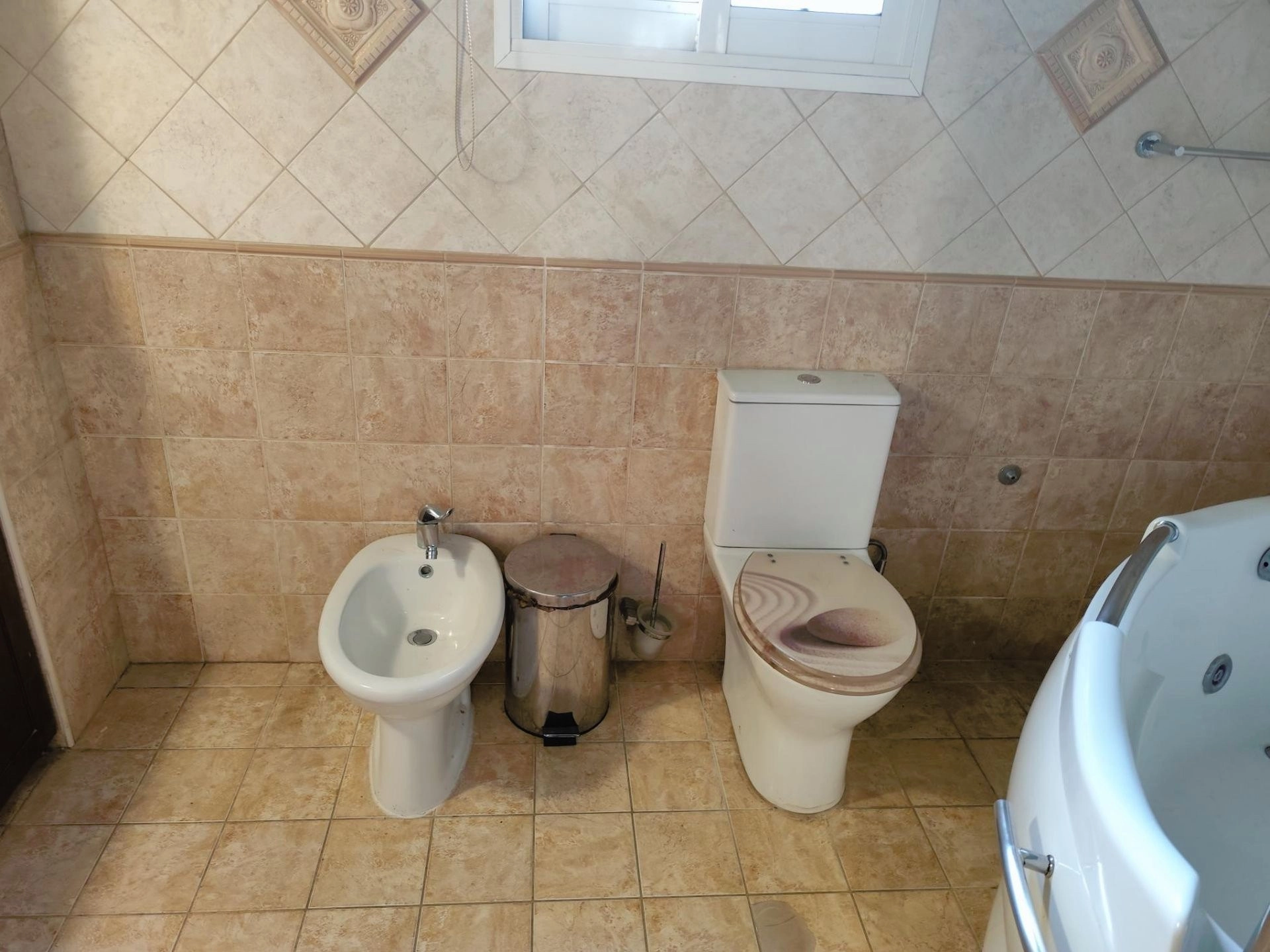 2 Bedroom House for Rent in Agios Tychonas, Limassol District