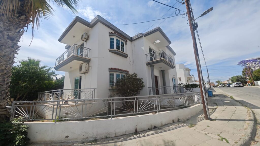 4 Bedroom House for Sale in Larnaca – Agii Anargyri