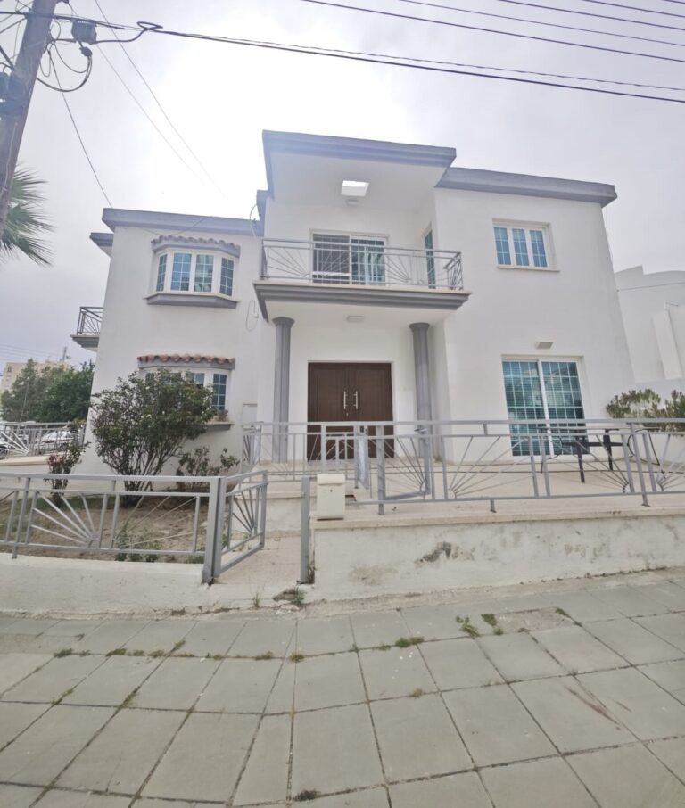 4 Bedroom House for Sale in Larnaca – Agii Anargyri