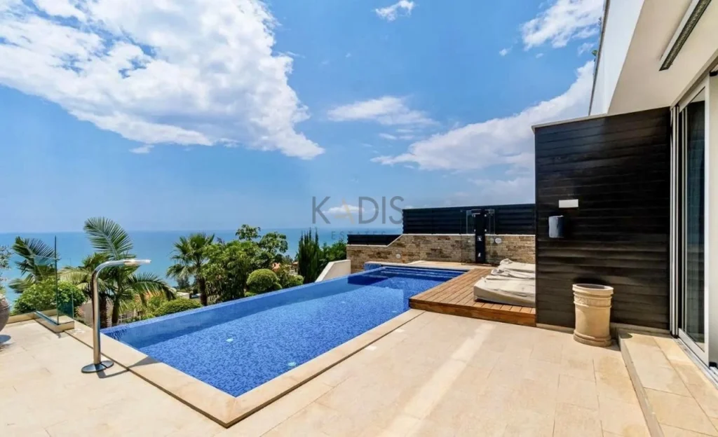 5 Bedroom House for Sale in Agios Tychonas, Limassol District