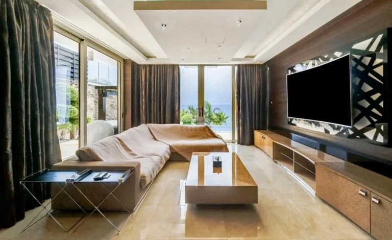 5 Bedroom House for Sale in Agios Tychonas, Limassol District