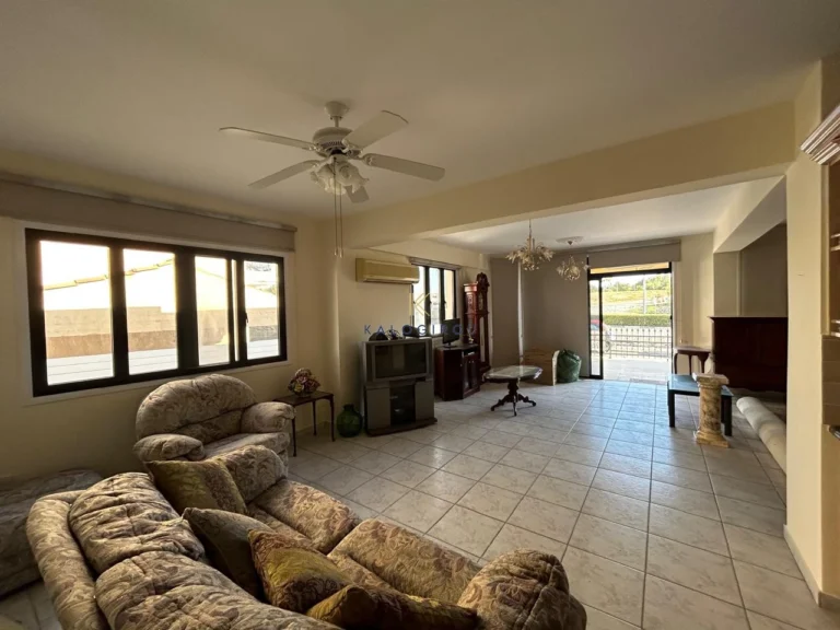 Cheap Houses and Villas for Sale Larnaca up to 400000 euro