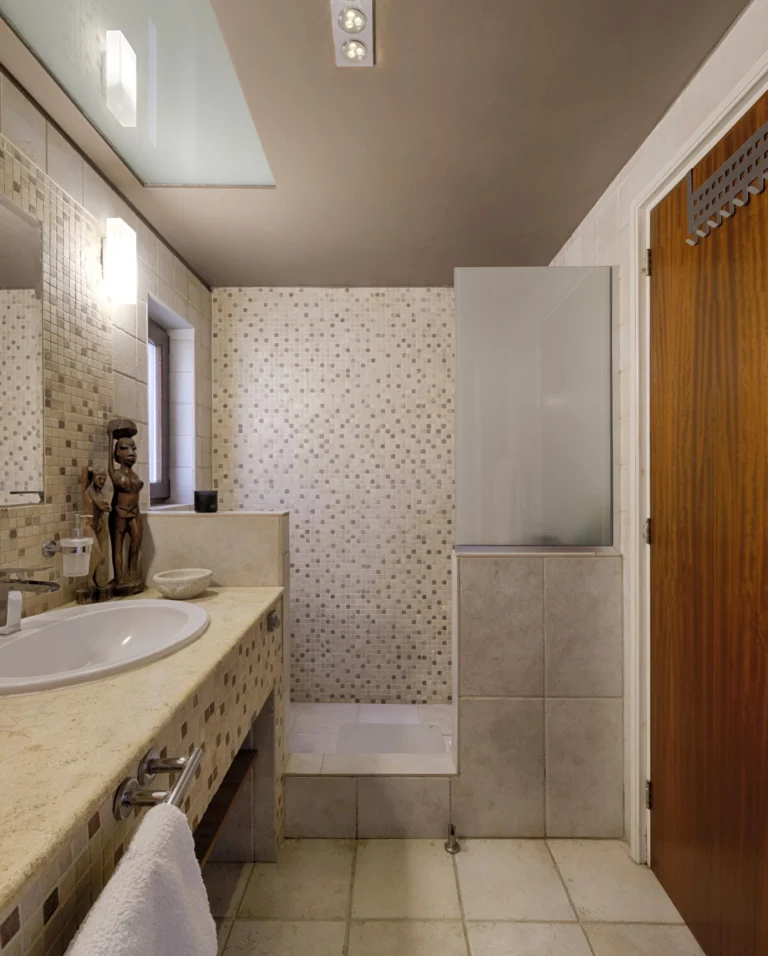 5 Bedroom House for Sale in Parekklisia, Limassol District