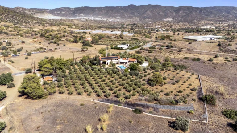 5 Bedroom House for Sale in Parekklisia, Limassol District