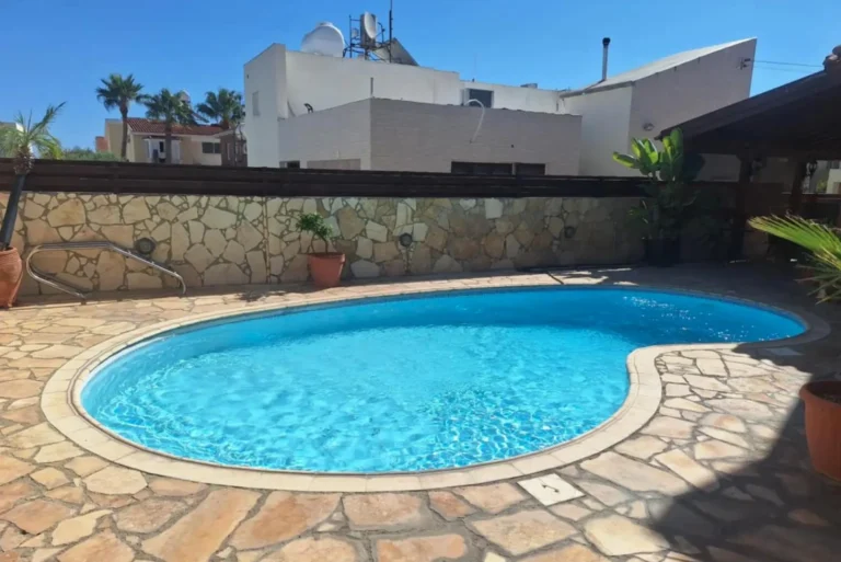 5 Bedroom House for Sale in Tersefanou, Larnaca District