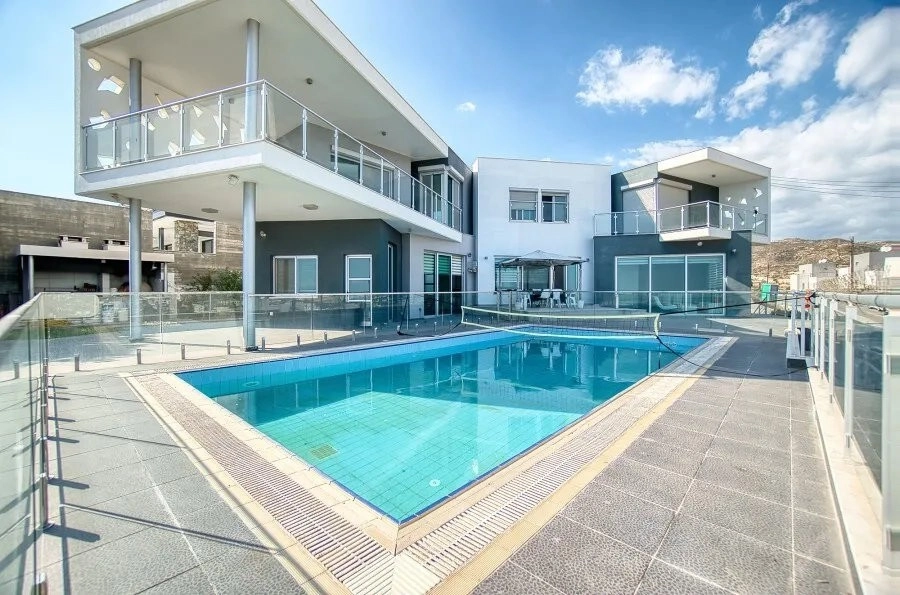 5 Bedroom House for Sale in Limassol – Mesa Geitonia