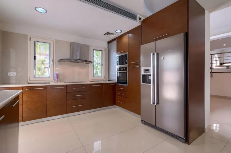 370m² House for Sale in Paphos – Universal