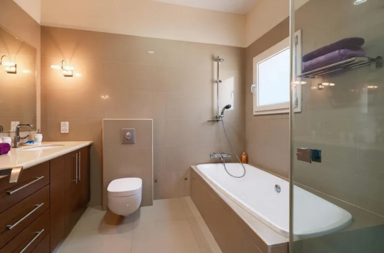 370m² House for Sale in Paphos – Universal