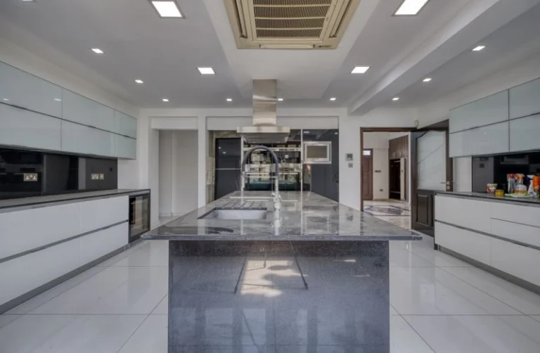 5 Bedroom House for Sale in Oroklini, Larnaca District