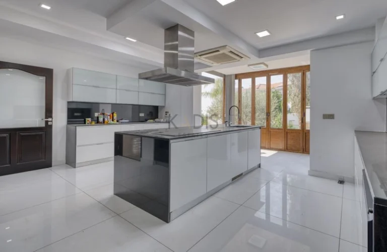 5 Bedroom House for Sale in Oroklini, Larnaca District