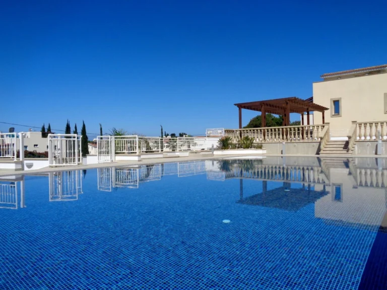 3 Bedroom Apartment for Sale in Paphos – Universal