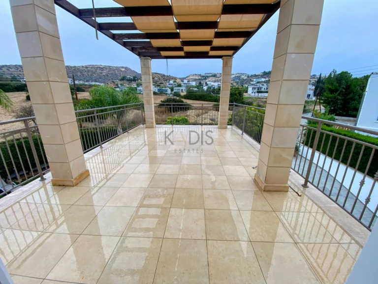 Дом с 5 спальнями в аренду в Агиос Тихонас, район Лимассола