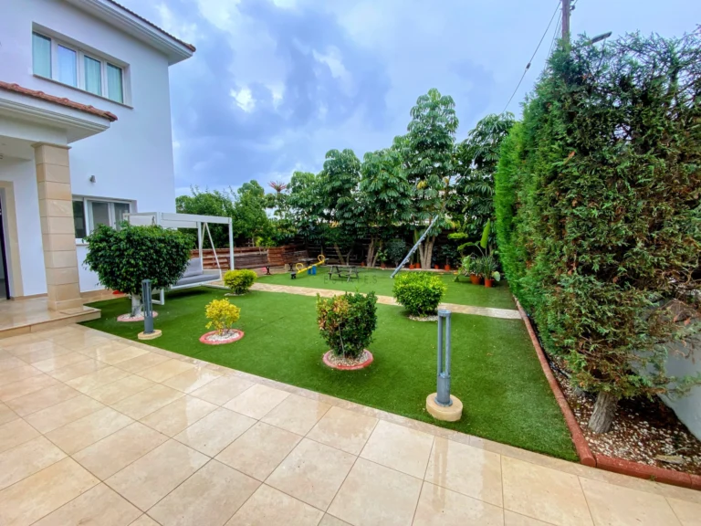 5 Bedroom House for Rent in Agios Tychonas, Limassol District