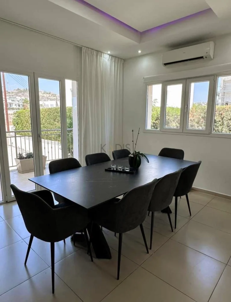 Дом с 5 спальнями в аренду в Агиос Тихонас, район Лимассола