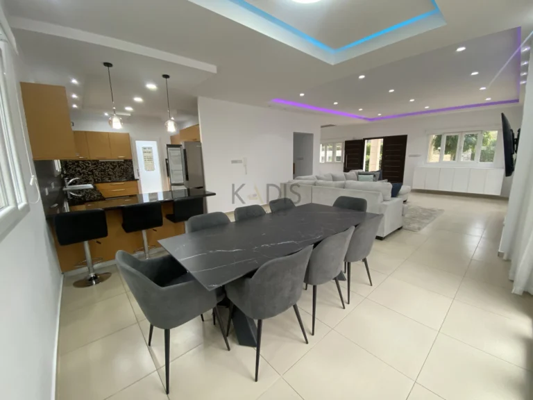 Дом с 5 спальнями в аренду в Агиос Тихонас, район Лимассола