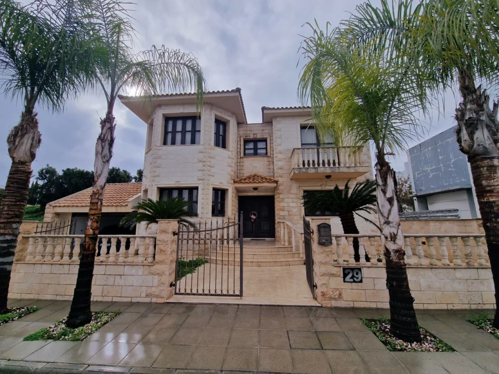 5 Bedroom House for Sale