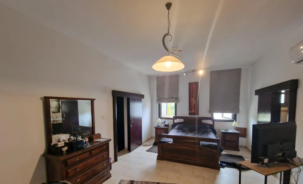 5 Bedroom House for Sale