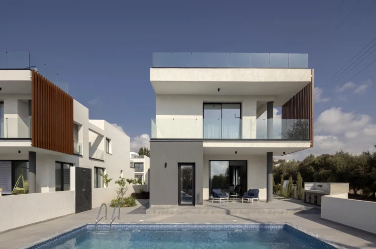 4 Bedroom House for Sale in Chlorakas, Paphos District