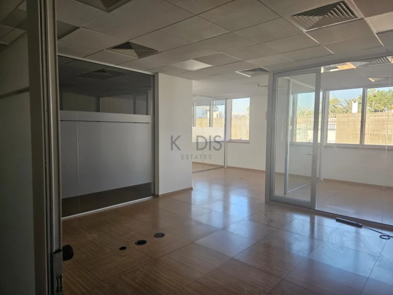 Офис 460 м² в аренду в районе Лимассола