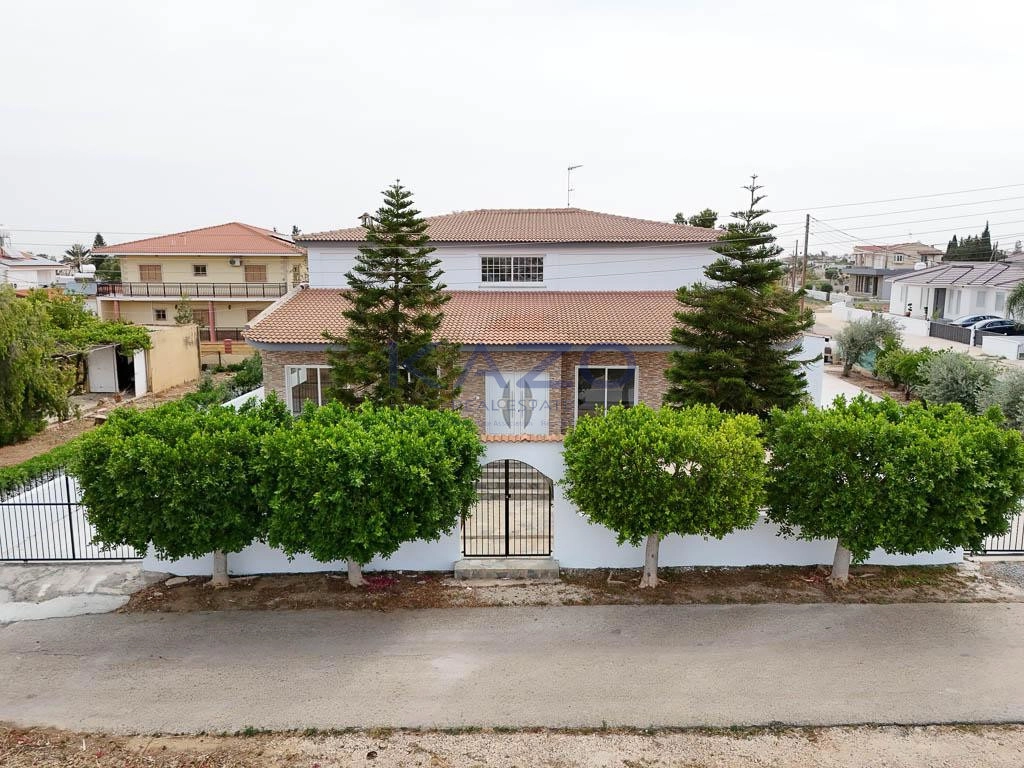 5 Bedroom House for Sale in Palaiometocho, Nicosia District