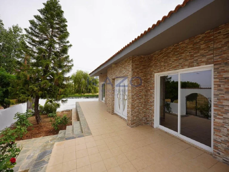 5 Bedroom House for Sale in Palaiometocho, Nicosia District
