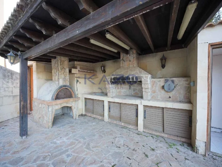 5 Bedroom House for Sale in Tseri, Nicosia District